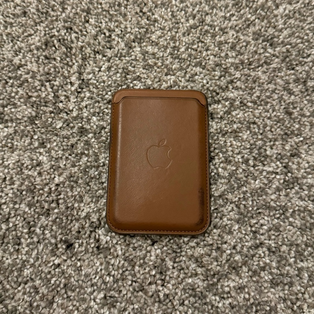 Apple MagSafe wallet